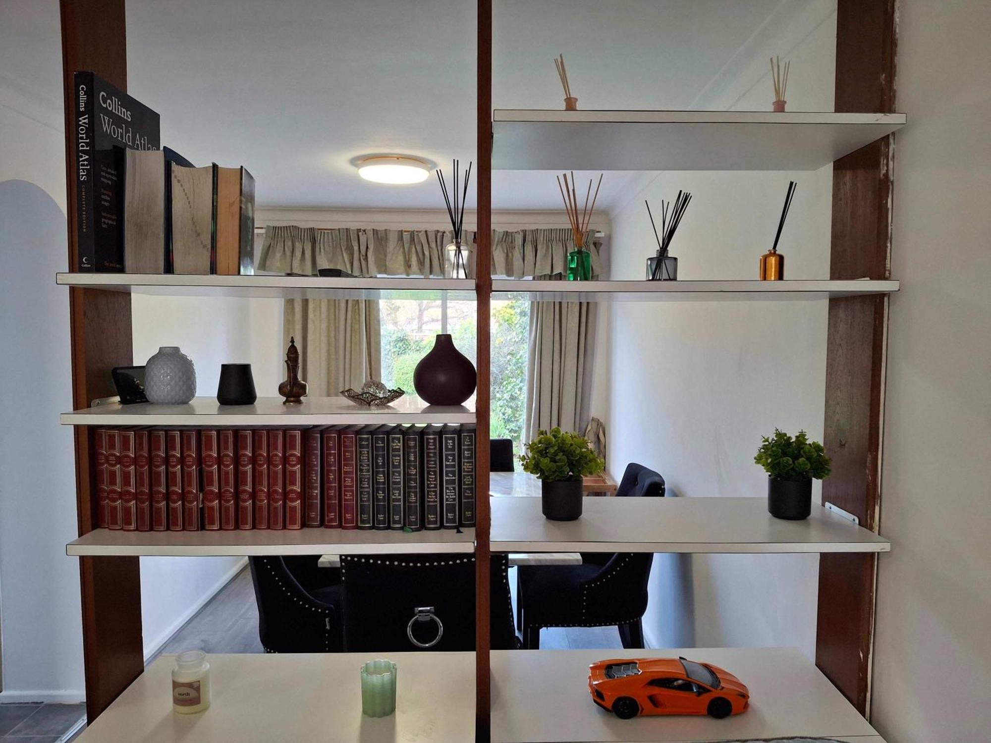Nicely Decorated 3 Bedroom House Near Heathrow, London ستينس المظهر الخارجي الصورة