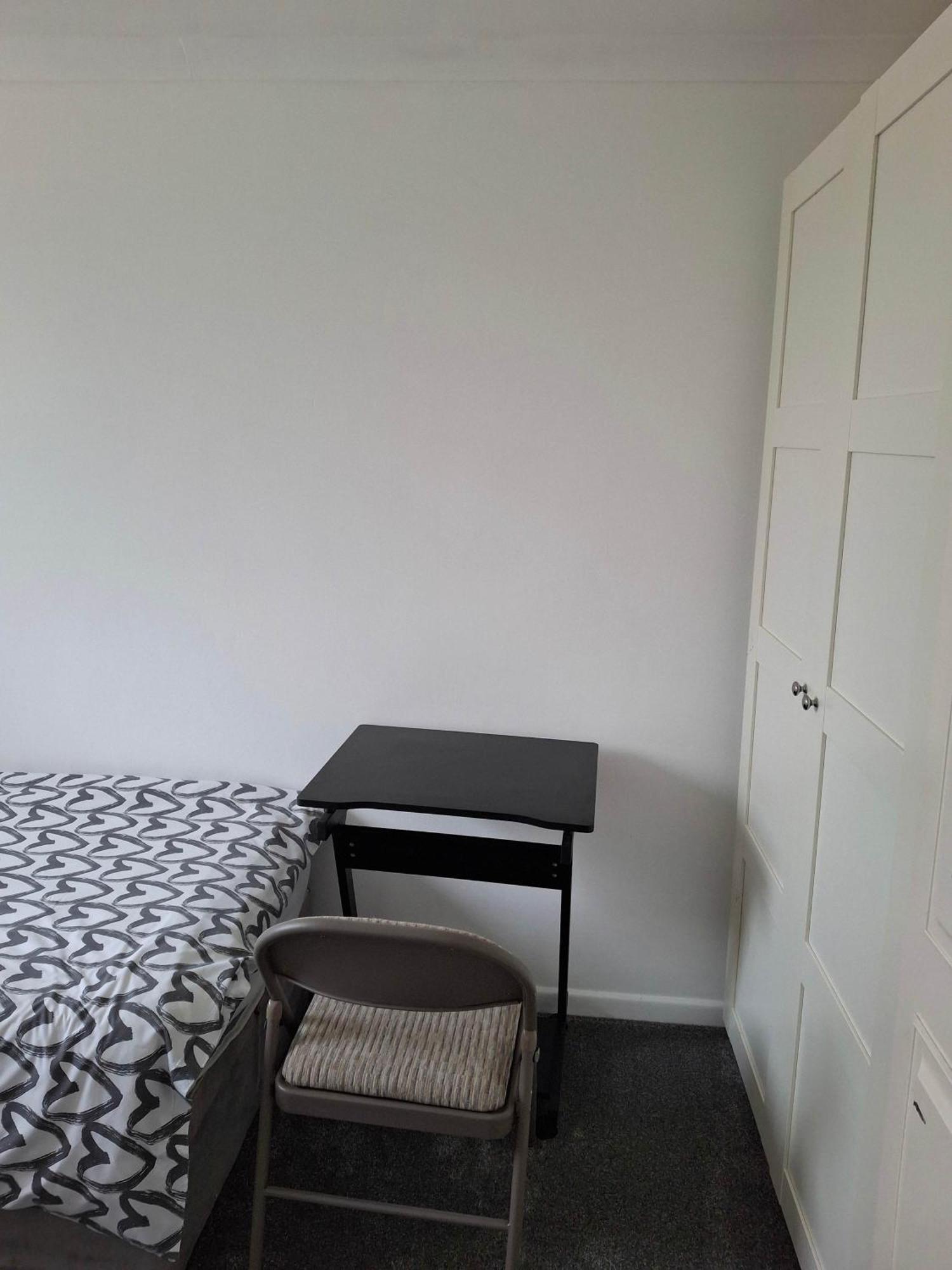 Nicely Decorated 3 Bedroom House Near Heathrow, London ستينس المظهر الخارجي الصورة