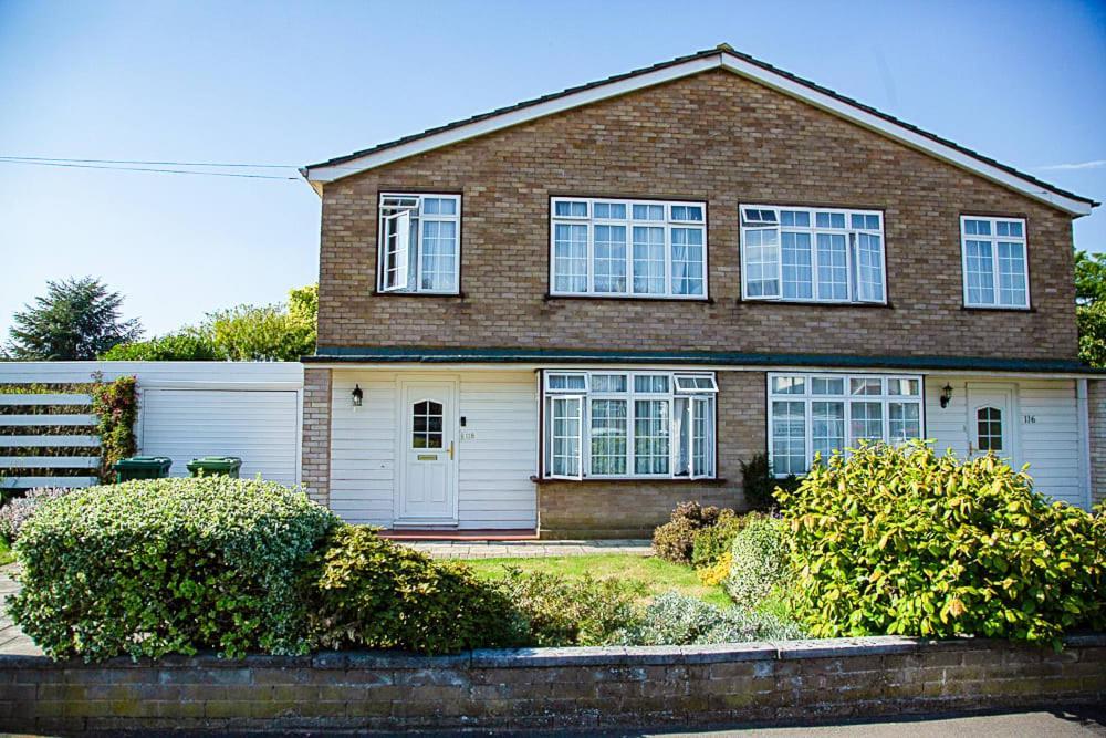 Nicely Decorated 3 Bedroom House Near Heathrow, London ستينس المظهر الخارجي الصورة