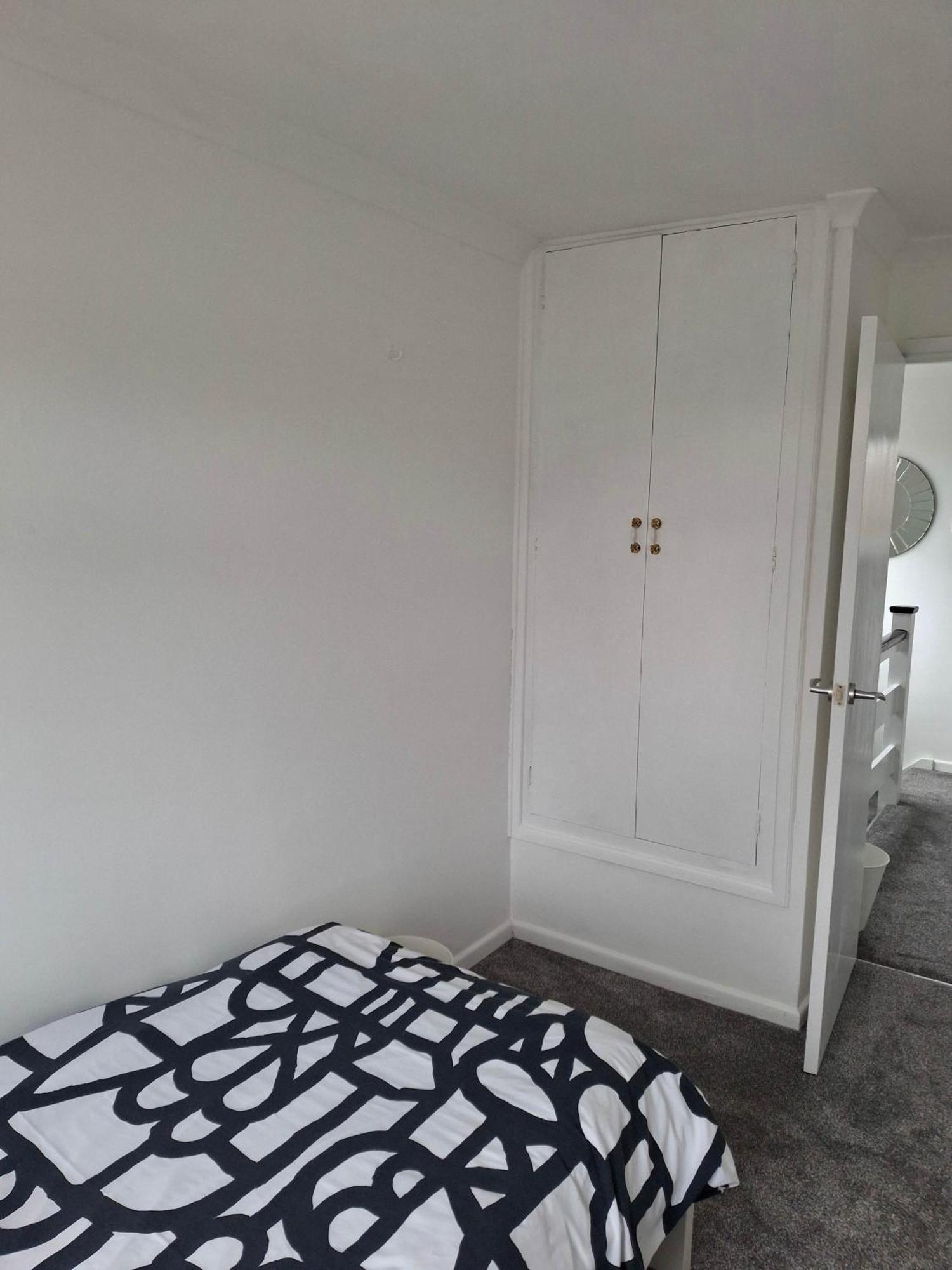 Nicely Decorated 3 Bedroom House Near Heathrow, London ستينس المظهر الخارجي الصورة