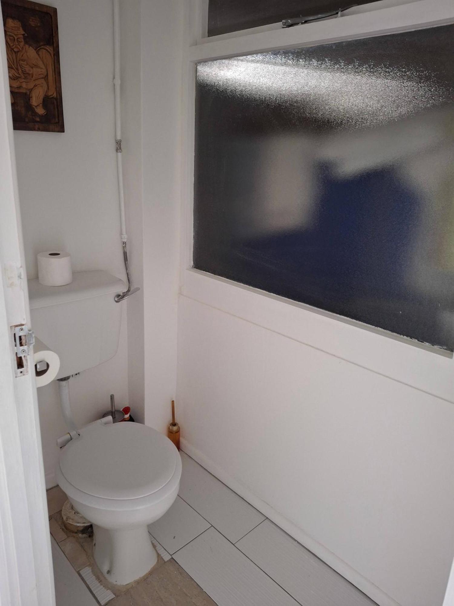 Nicely Decorated 3 Bedroom House Near Heathrow, London ستينس المظهر الخارجي الصورة