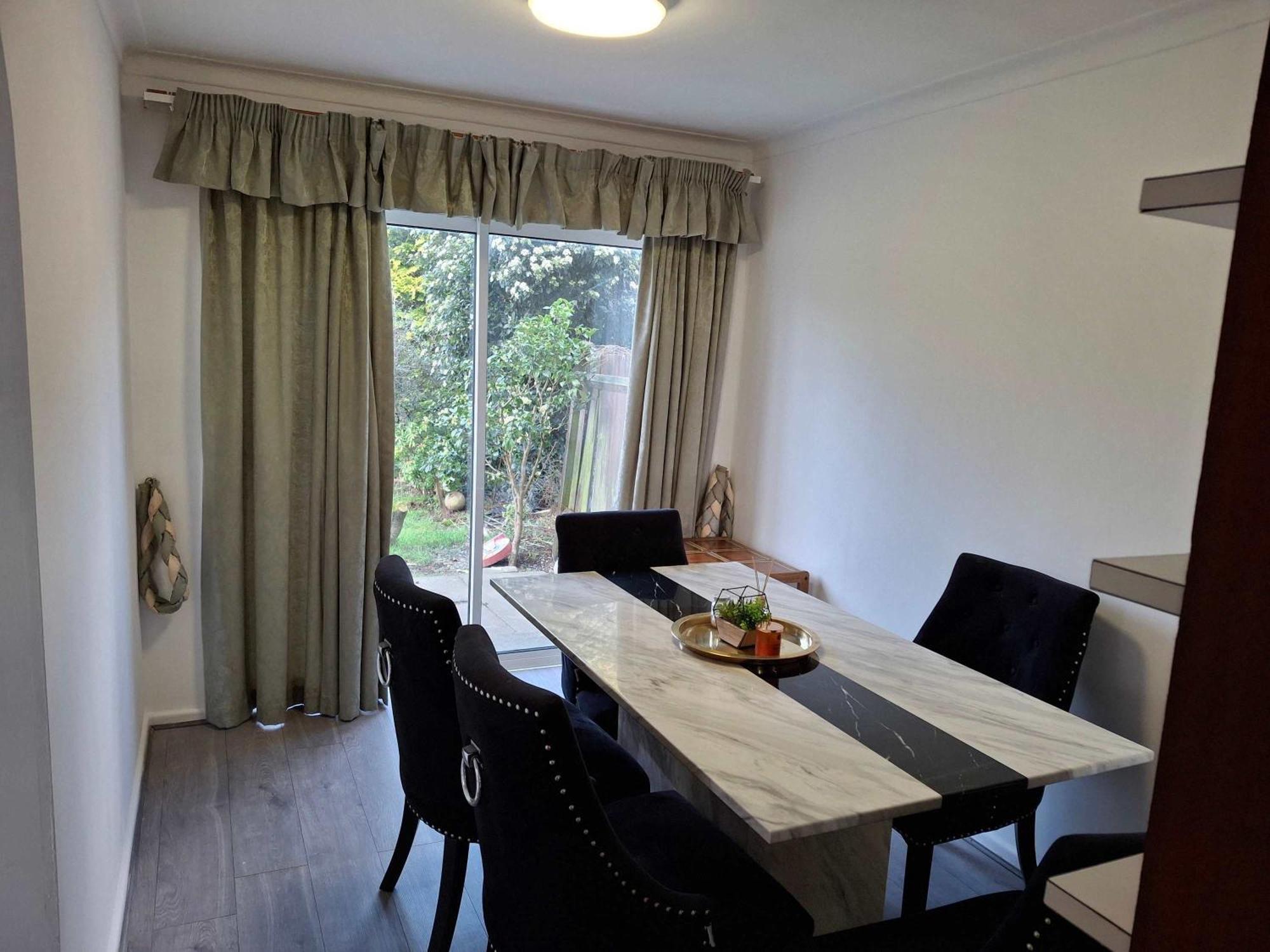 Nicely Decorated 3 Bedroom House Near Heathrow, London ستينس المظهر الخارجي الصورة