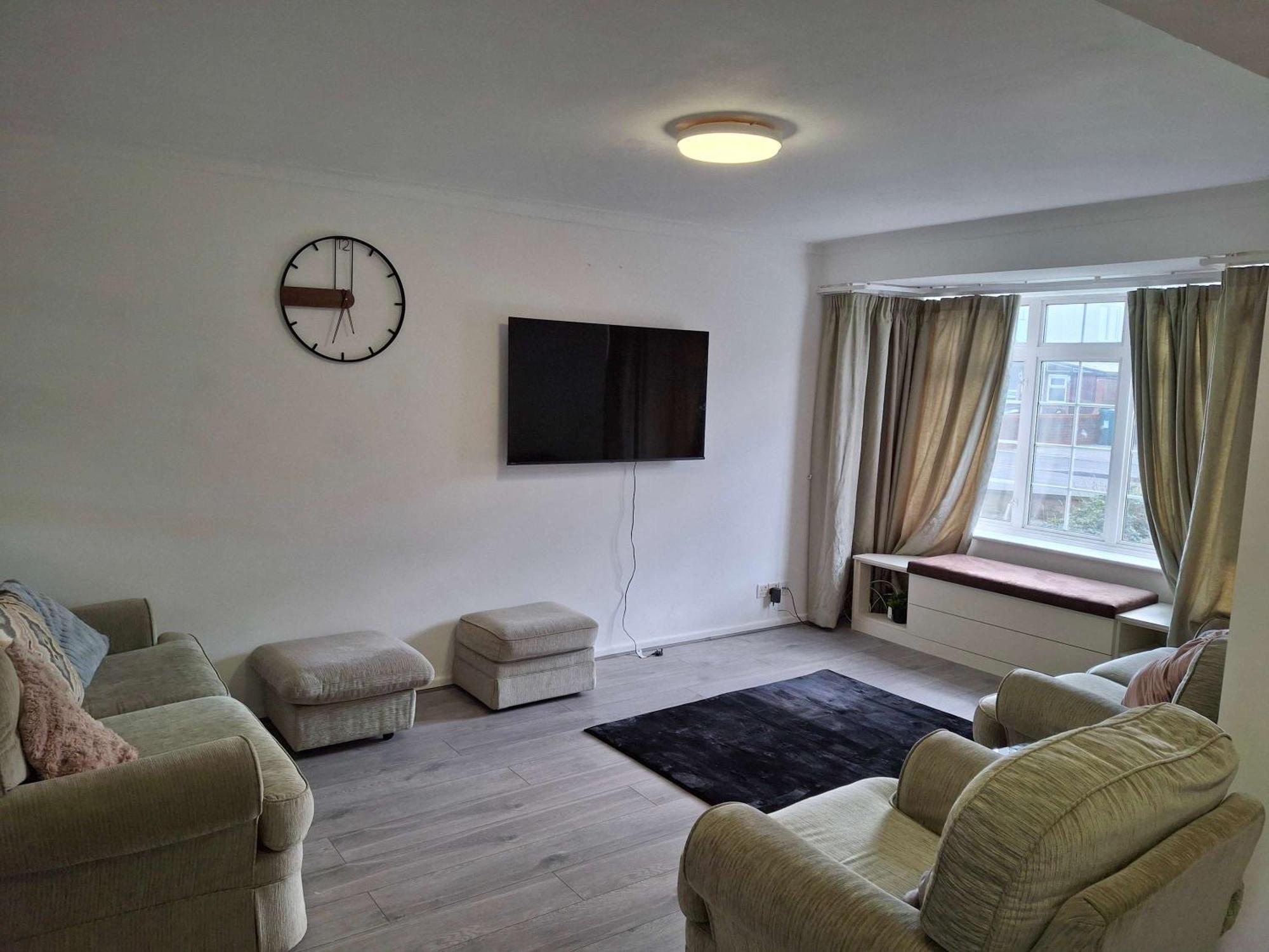 Nicely Decorated 3 Bedroom House Near Heathrow, London ستينس المظهر الخارجي الصورة