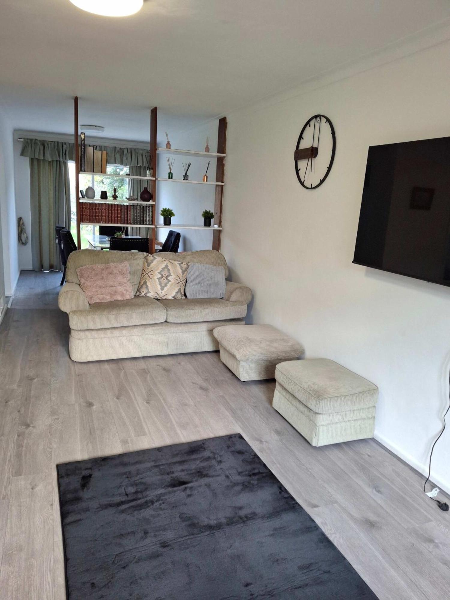 Nicely Decorated 3 Bedroom House Near Heathrow, London ستينس المظهر الخارجي الصورة